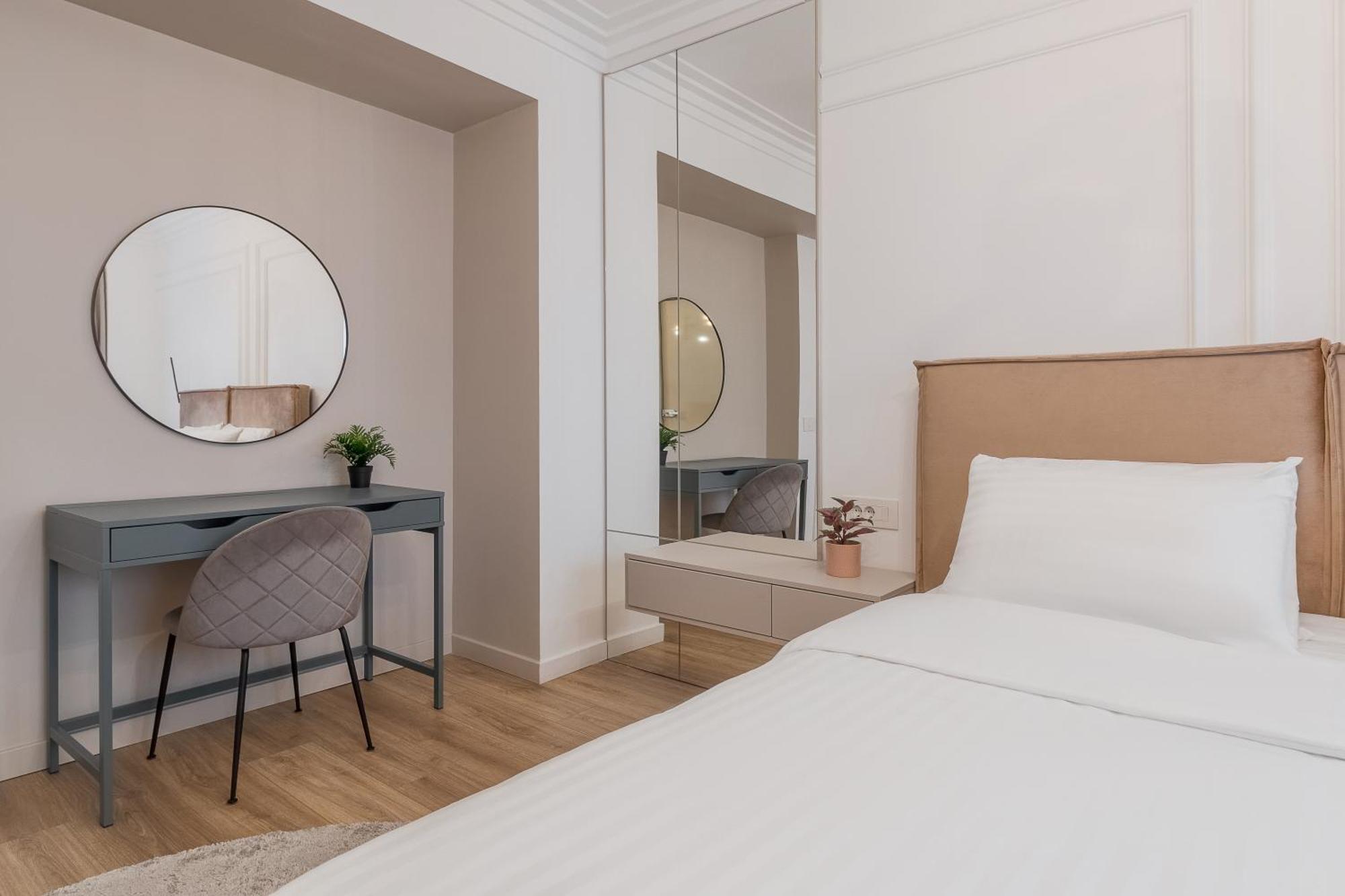 Modern Muse Apartment Oradea Buitenkant foto